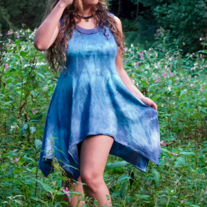 Blaues Zipfelkleid